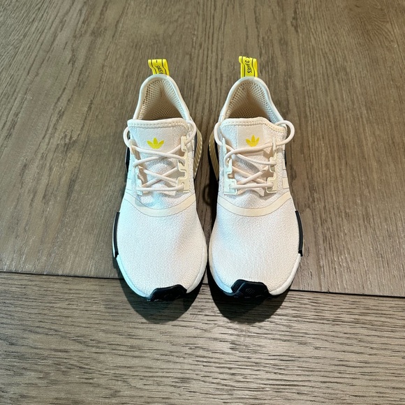Adidas NMD R1 Cream Size 7.5 Like New - worn once - Picture 4 of 11